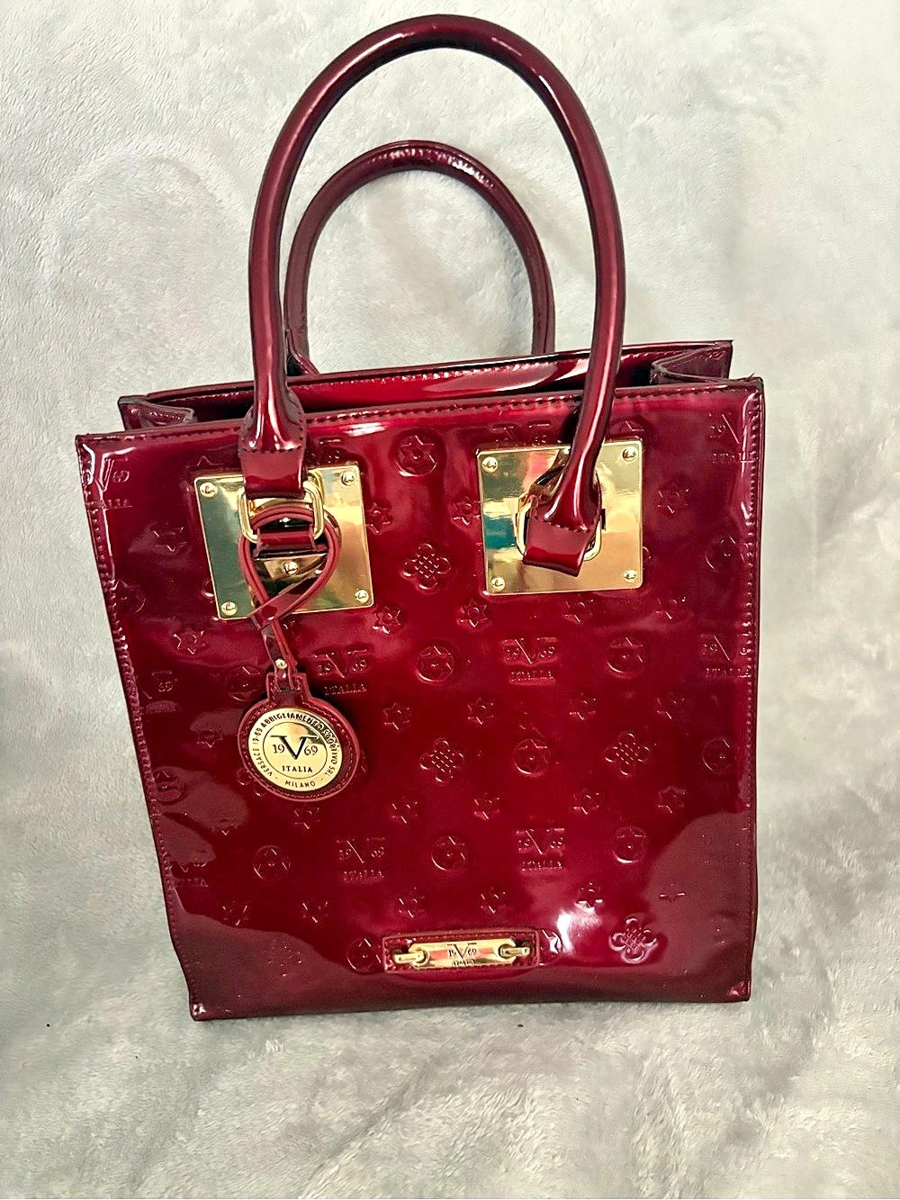 V1969 Italia Patent Tote in Burgundy